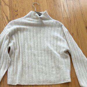 Universal thread  Cream Women's Sweater